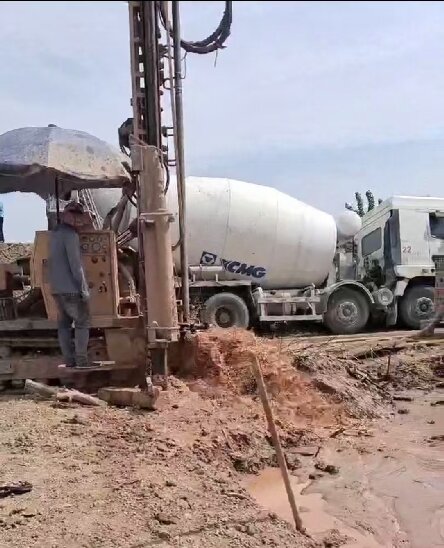 十堰岩石井施工